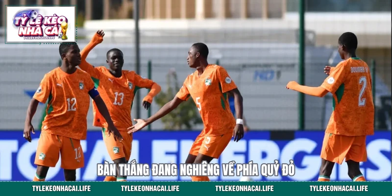 Bàn thắng đang nghiêng về phía Quỷ đỏ